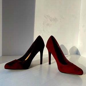 LC Lauren Conrad ‘Wine’ suede pumps